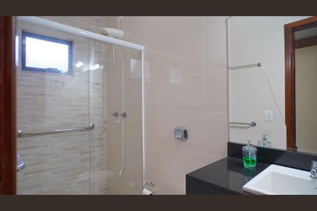 Casa para alugar com 497m², 6 quartos e 2 vagasBanheiro suíte