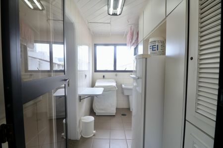 Apartamento para alugar com 120m², 4 quartos e 2 vagas Apartamento para alugar com 120m², 4 quartos e 2 vagasÁrea de Serviço