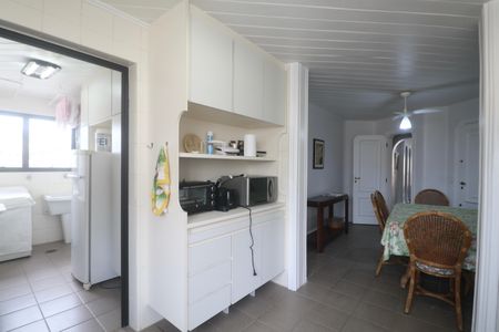 Apartamento para alugar com 120m², 4 quartos e 2 vagas Apartamento para alugar com 120m², 4 quartos e 2 vagasCozinha