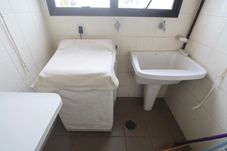 Apartamento para alugar com 120m², 4 quartos e 2 vagas Apartamento para alugar com 120m², 4 quartos e 2 vagasÁrea de Serviço