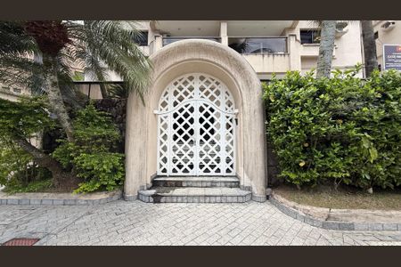 Apartamento para alugar com 120m², 4 quartos e 2 vagas Apartamento para alugar com 120m², 4 quartos e 2 vagasFachada