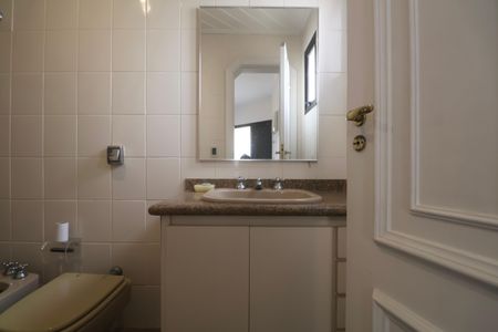 Apartamento para alugar com 120m², 4 quartos e 2 vagas Apartamento para alugar com 120m², 4 quartos e 2 vagasBanheiro Suíte 1