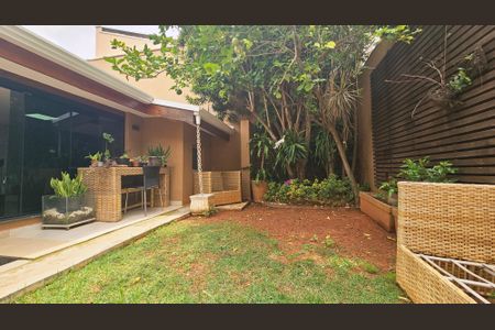 Casa de condomínio à venda com 200m², 3 quartos e 3 vagas