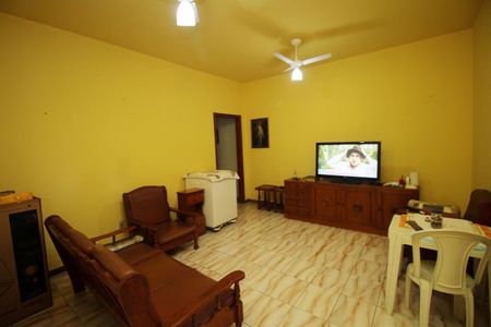 Sala de casa para alugar com 3 quartos, 80m² em Parada de Lucas, Rio de Janeiro