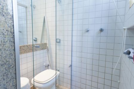 Apartamento à venda com 195m², 4 quartos e 3 vagasBanheiro suite 1