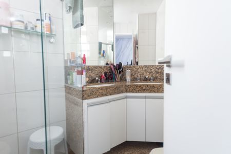 Apartamento à venda com 195m², 4 quartos e 3 vagasBanheiro suite 2