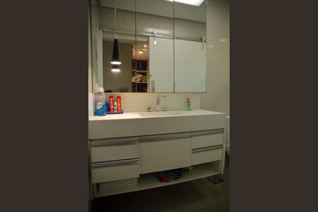 Casa à venda com 169m², 3 quartos e 1 vagaSuíte 2  - Banheiro 