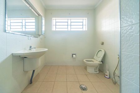 Casa à venda com 165m², 3 quartos e 2 vagas Casa à venda com 165m², 3 quartos e 2 vagasBanheiro Social