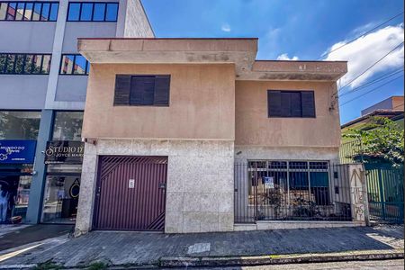 Casa à venda com 165m², 3 quartos e 2 vagas Casa à venda com 165m², 3 quartos e 2 vagasFachada