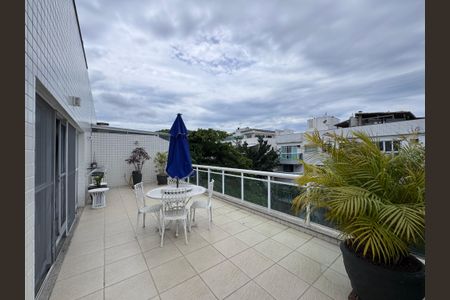 Apartamento para alugar com 360m², 3 quartos e 3 vagas Apartamento para alugar com 360m², 3 quartos e 3 vagasVaranda / Terraço