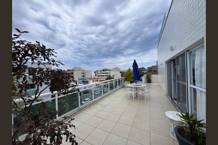 Apartamento para alugar com 360m², 3 quartos e 3 vagas Apartamento para alugar com 360m², 3 quartos e 3 vagasVaranda / Terraço