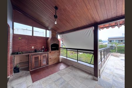 Apartamento para alugar com 220m², 4 quartos e 2 vagas Apartamento para alugar com 220m², 4 quartos e 2 vagasTerraço