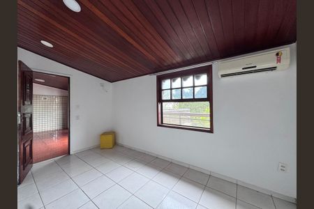 Apartamento para alugar com 220m², 4 quartos e 2 vagas Apartamento para alugar com 220m², 4 quartos e 2 vagasQuarto 2