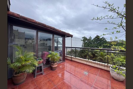 Apartamento para alugar com 220m², 4 quartos e 2 vagas Apartamento para alugar com 220m², 4 quartos e 2 vagasTerraço