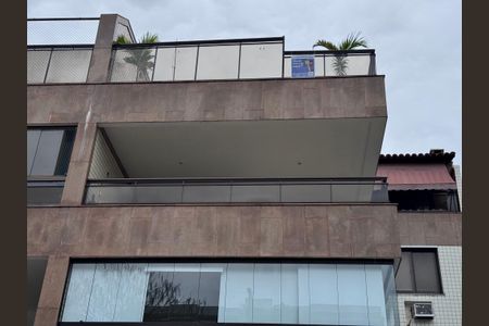 Apartamento para alugar com 220m², 4 quartos e 2 vagas Apartamento para alugar com 220m², 4 quartos e 2 vagasPlaquinha Quinto Andar