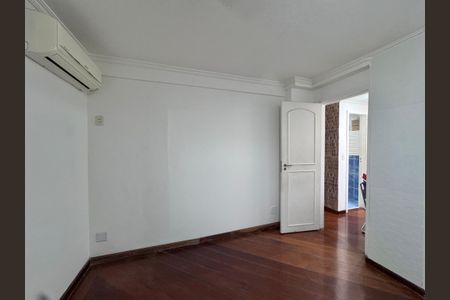 Apartamento para alugar com 220m², 4 quartos e 2 vagas Apartamento para alugar com 220m², 4 quartos e 2 vagasSuíte