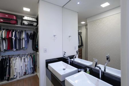 Apartamento à venda com 158m², 4 quartos e 3 vagas Apartamento à venda com 158m², 4 quartos e 3 vagasBanheiro da suíte