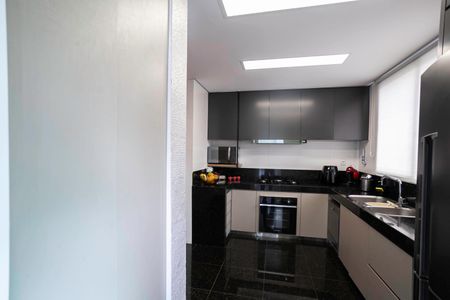 Apartamento à venda com 158m², 4 quartos e 3 vagas Apartamento à venda com 158m², 4 quartos e 3 vagasCozinha