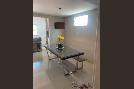 Sala de casa para alugar com 2 quartos, 160m² em Santa Terezinha, Belo Horizonte