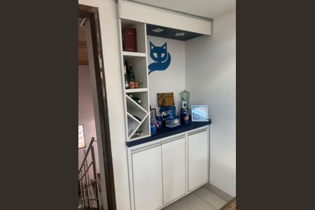 Corredor de casa para alugar com 2 quartos, 160m² em Santa Terezinha, Belo Horizonte