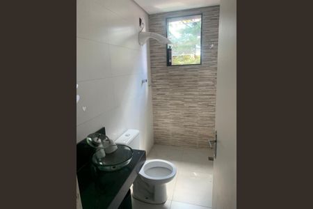 Banheiro de casa para alugar com 2 quartos, 160m² em Santa Terezinha, Belo Horizonte
