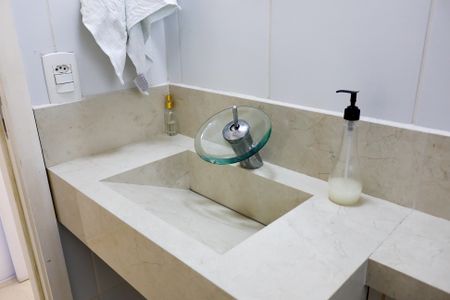 Apartamento à venda com 84m², 2 quartos e 2 vagas Apartamento à venda com 84m², 2 quartos e 2 vagasBanheiro da Suíte 2