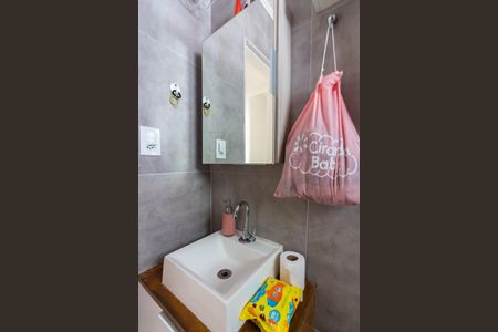 Banheiro de casa para alugar com 2 quartos, 50m² em Santa Maria, Osasco