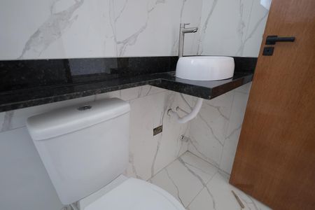 Casa à venda com 70m², 2 quartos e 2 vagasBanheiro Suíte 2