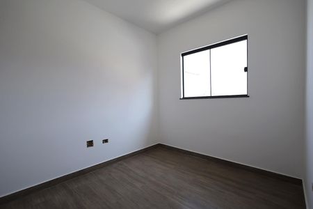 Casa à venda com 70m², 2 quartos e 2 vagasQuarto Suíte 1