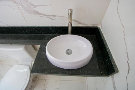 Apartamento à venda com 70m², 2 quartos e 2 vagas Apartamento à venda com 70m², 2 quartos e 2 vagasBanheiro do quarto 1