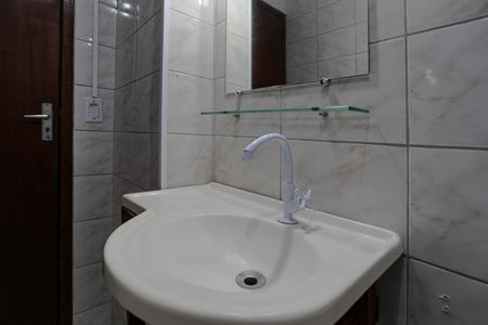 Banheiro de apartamento para alugar com 2 quartos, 54m² em Vila Mogilar, Mogi das Cruzes
