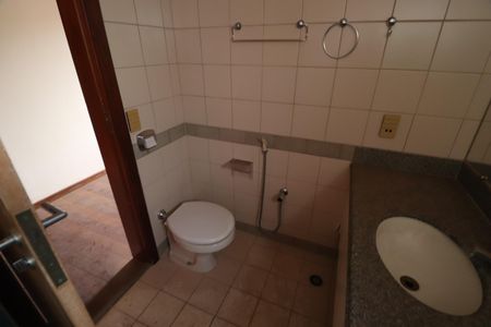 Apartamento para alugar com 140m², 4 quartos e 2 vagasBanheiro Suíte 2