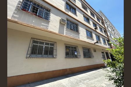 Apartamento à venda com 65m², 2 quartos e 2 vagasFachada + plaquinha