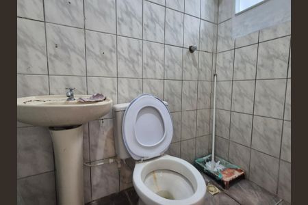 Banheiro de casa para alugar com 1 quarto, 50m² em Vargem Grande, Rio de Janeiro