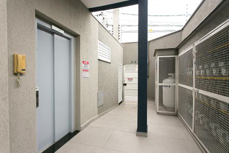Apartamento para alugar com 44m², 2 quartos e sem vaga Apartamento para alugar com 44m², 2 quartos e sem vagaÁrea Comum - Elevador