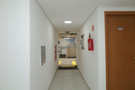 Apartamento para alugar com 45m², 2 quartos e 1 vagaÁrea comum - Saguão do prédio