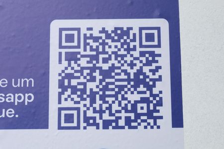 Apartamento para alugar com 45m², 2 quartos e 1 vagaPlaca instalada no muro da fachada do condomínio - Código da placa: YACP-1229