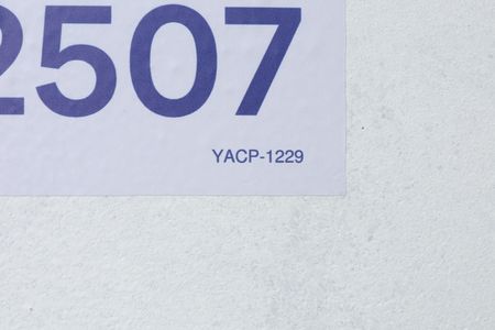 Apartamento para alugar com 45m², 2 quartos e 1 vagaPlaca instalada no muro da fachada do condomínio - Código da placa: YACP-1229