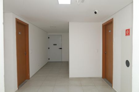 Apartamento para alugar com 45m², 2 quartos e 1 vagaÁrea comum - Saguão do andar