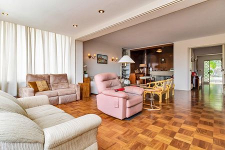 Casa à venda com 5 quartos, 300m² em Pacaembu, São Paulo