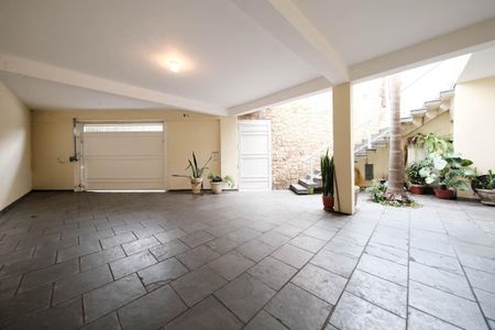 Casa à venda com 261m², 4 quartos e 4 vagasGaragem