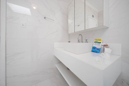 Casa à venda com 261m², 4 quartos e 4 vagasBanheiro 2