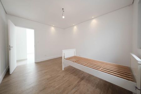 Casa à venda com 261m², 4 quartos e 4 vagasQuarto 2