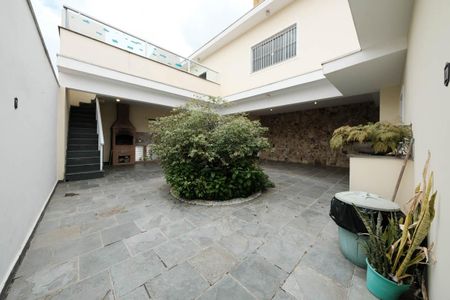 Casa à venda com 261m², 4 quartos e 4 vagasQuintal