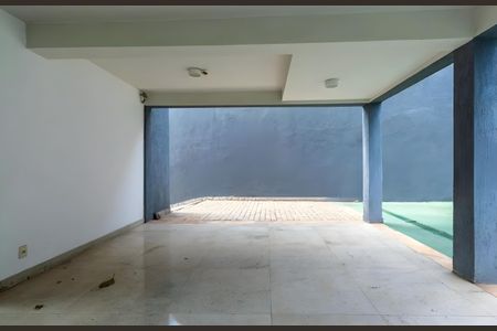 Casa para alugar com 306m², 3 quartos e 5 vagas Casa para alugar com 306m², 3 quartos e 5 vagasGaragem