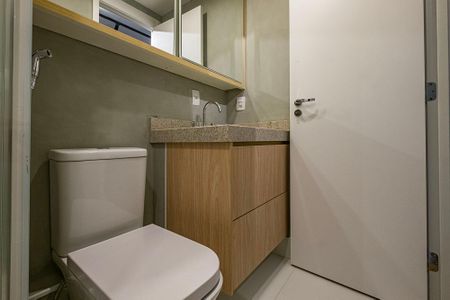 Banheiro de kitnet/studio para alugar com 1 quarto, 28m² em Sumaré, São Paulo