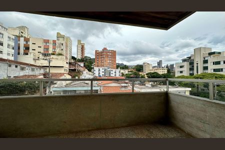 Apartamento à venda com 166m², 4 quartos e 2 vagasVaranda 