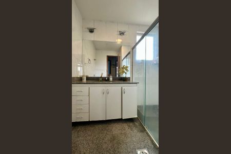 Apartamento à venda com 166m², 4 quartos e 2 vagasBanheiro 