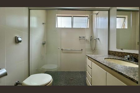 Apartamento à venda com 166m², 4 quartos e 2 vagasBanheiro 