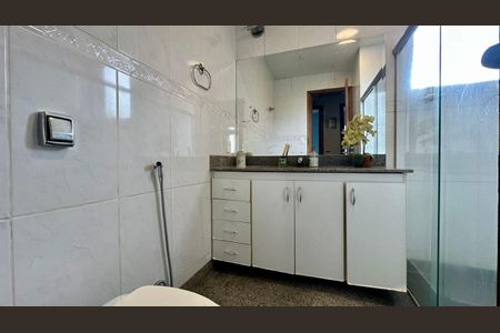 Apartamento à venda com 166m², 4 quartos e 2 vagasBanheiro 